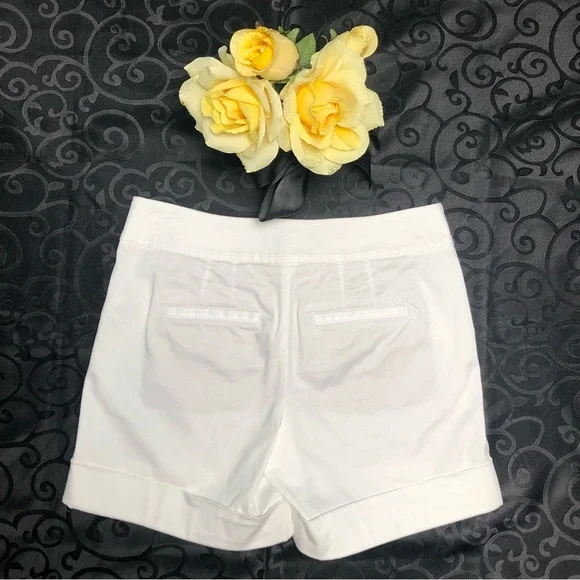 White House Black Market (WHBM) White Sailor 5” Shorts - Picture 5 of 9